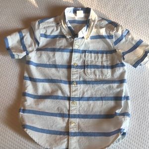 Gap shirt sleeve shirt